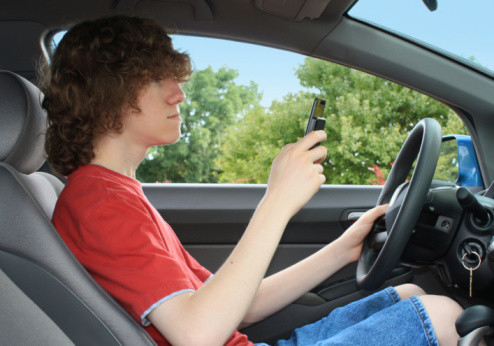Americans-Are-the-Most-Distracted-Drivers Accident Lawyers